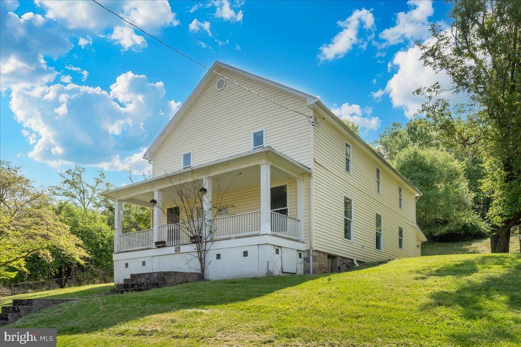 576 HALLTOWN RD, Harpers Ferry, WV 25425