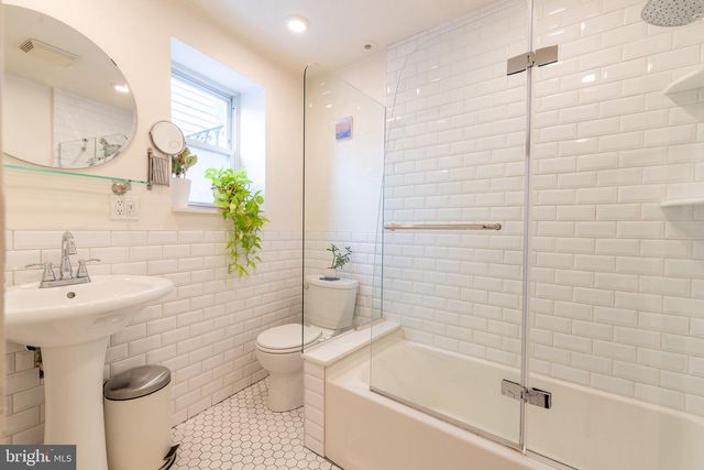 939 S 8TH ST, Philadelphia, PA 19147