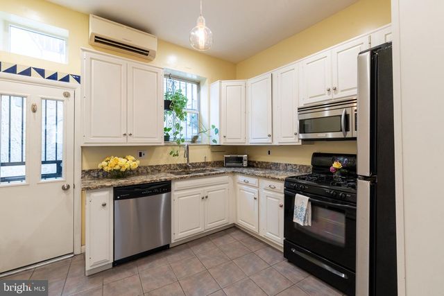 939 S 8TH ST, Philadelphia, PA 19147