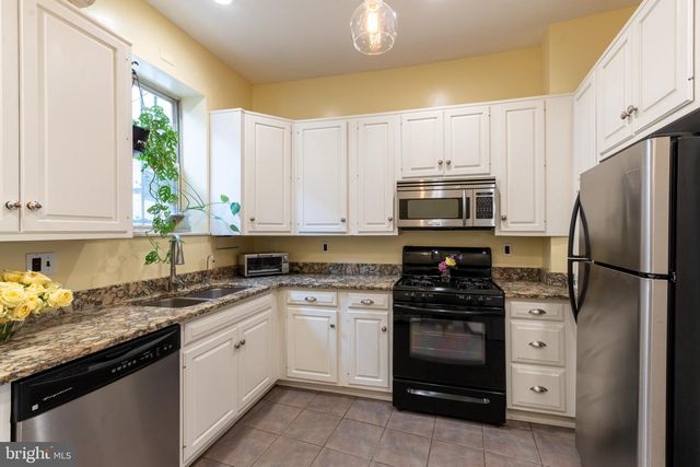 939 S 8TH ST, Philadelphia, PA 19147