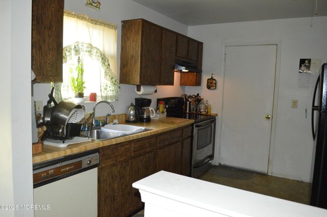 30 Ensign Avenue, Barnegat, NJ 08005