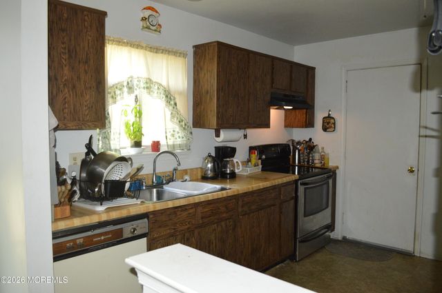 30 Ensign Avenue, Barnegat, NJ 08005
