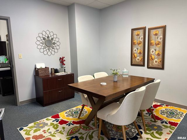 3001 W White Oaks Dr # J, Springfield, IL 62704