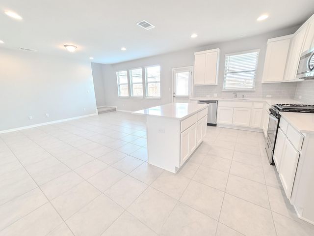 2604 Pecan Island DR, Leander, TX 78641