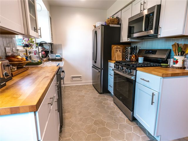 913 4th St, Baden, PA 15005