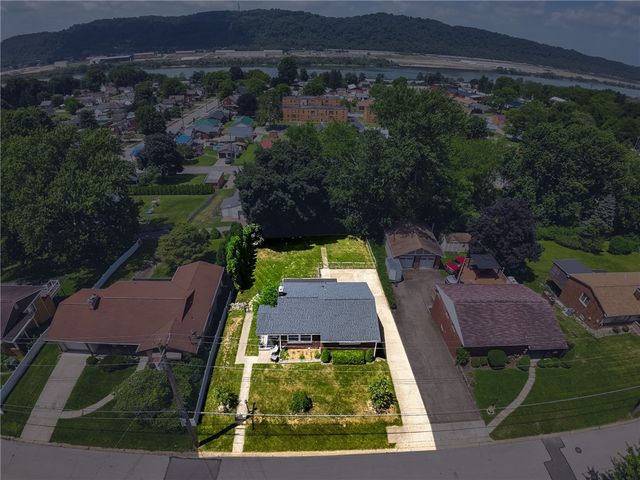 913 4th St, Baden, PA 15005