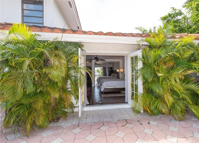 2908 Bayview Dr, Fort Lauderdale, FL 33306