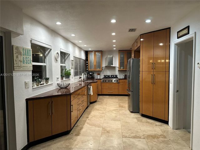 2908 Bayview Dr, Fort Lauderdale, FL 33306