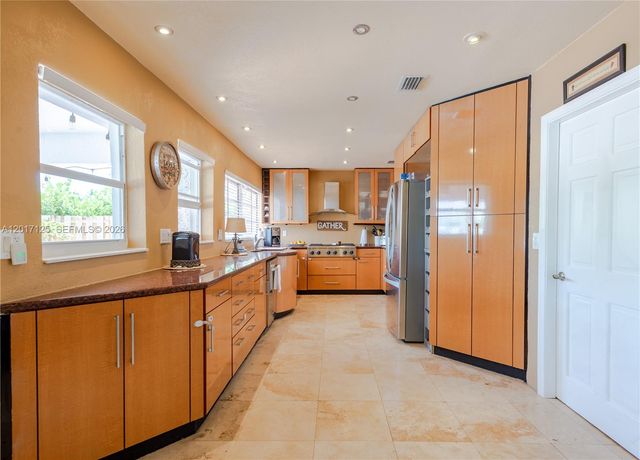 2908 Bayview Dr, Fort Lauderdale, FL 33306