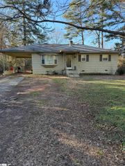 826 Floyd Road Extension, Drayton, SC 29333