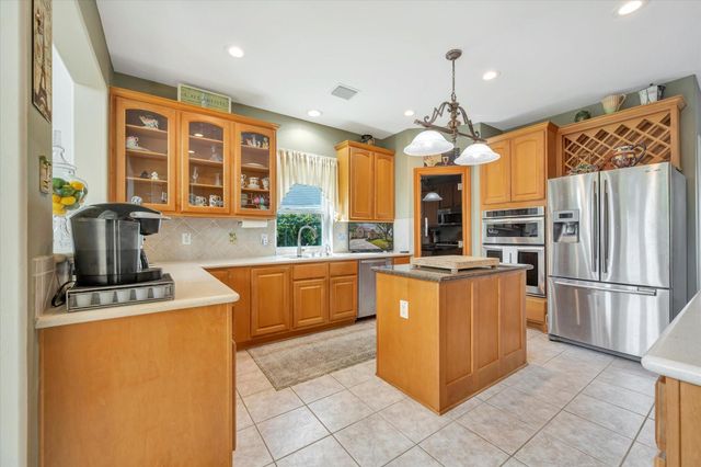 1639 Lakeside Enclave Drive, Houston, TX 77077
