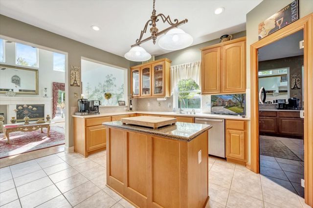 1639 Lakeside Enclave Drive, Houston, TX 77077