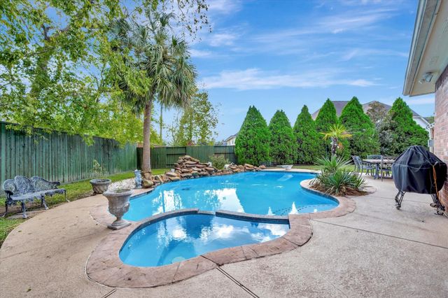 1639 Lakeside Enclave Drive, Houston, TX 77077