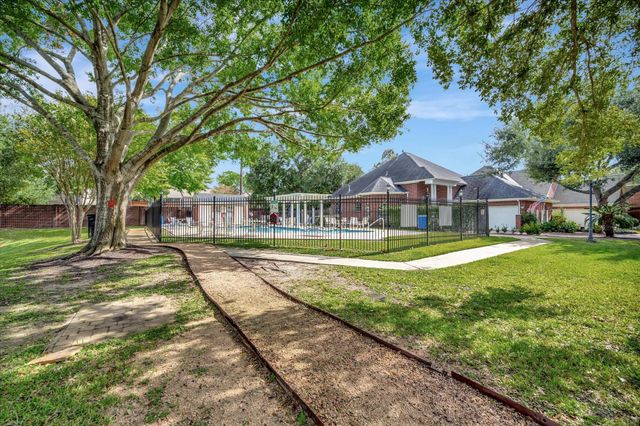 1639 Lakeside Enclave Drive, Houston, TX 77077