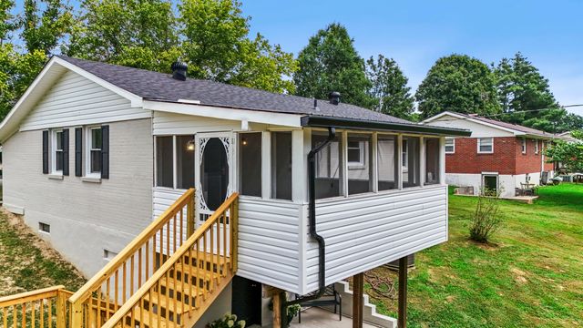 103 Sand Hill Church Road, Irvine, KY 40336