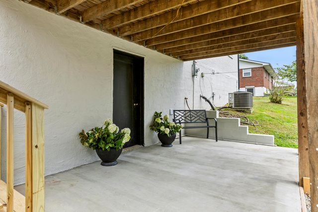 103 Sand Hill Church Road, Irvine, KY 40336