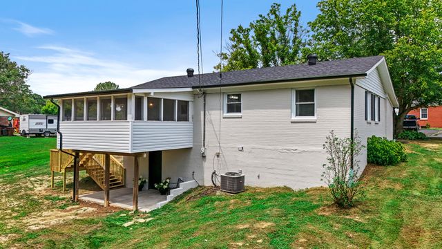 103 Sand Hill Church Road, Irvine, KY 40336