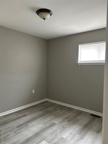 25245 Kildare Street, Southfield, MI 48033