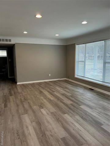 25245 Kildare Street, Southfield, MI 48033