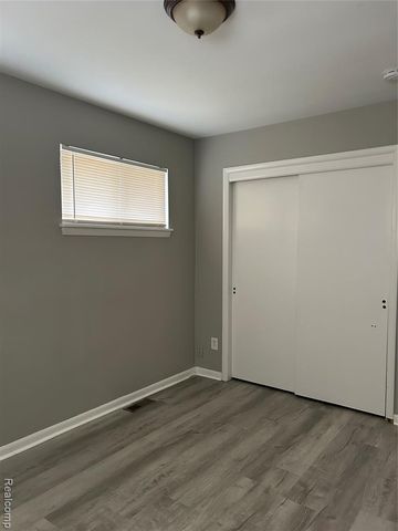 25245 Kildare Street, Southfield, MI 48033