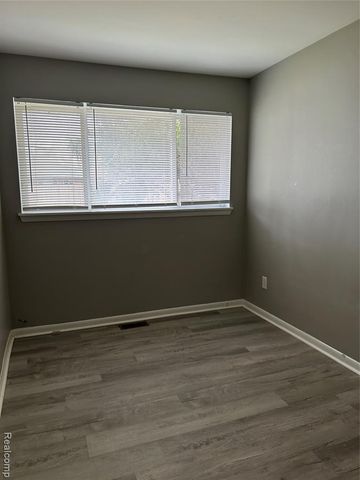 25245 Kildare Street, Southfield, MI 48033