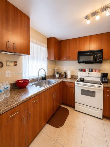 9800 Sunrise Lakes Blvd 202, Sunrise, FL 33322