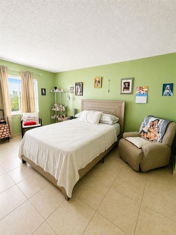 9800 Sunrise Lakes Blvd 202, Sunrise, FL 33322