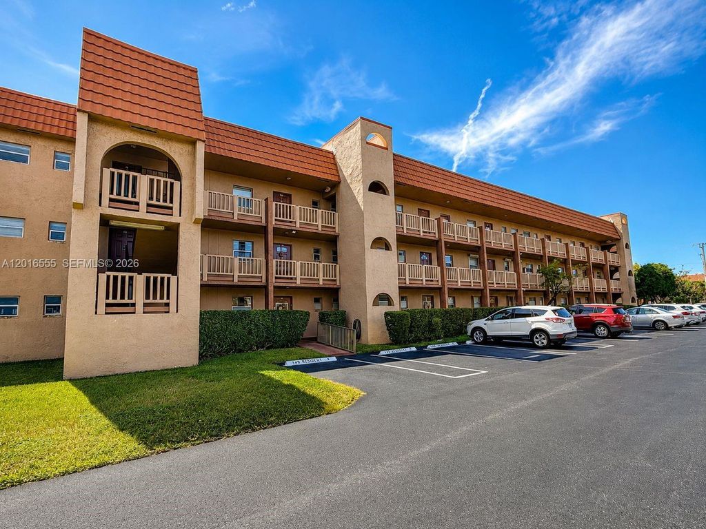 9800 Sunrise Lakes Blvd 202, Sunrise, FL 33322