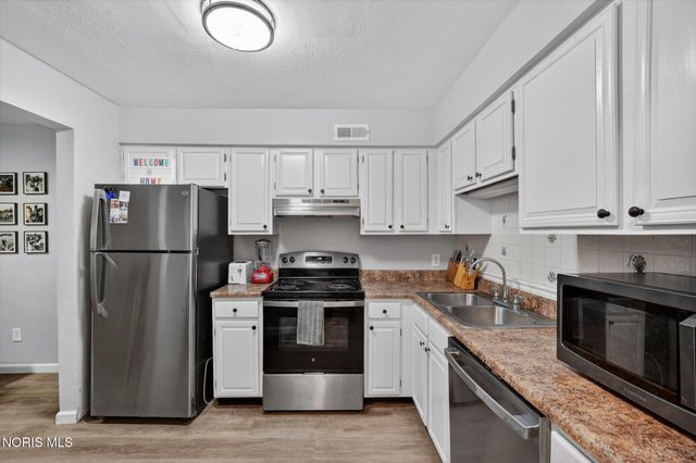 2564 W Village Drive, Toledo, OH 43614