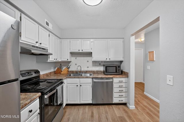 2564 W Village Drive, Toledo, OH 43614