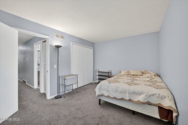 2564 W Village Drive, Toledo, OH 43614