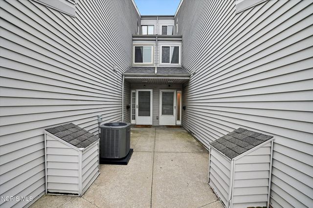 2564 W Village Drive, Toledo, OH 43614