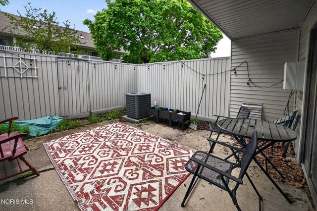 2564 W Village Drive, Toledo, OH 43614