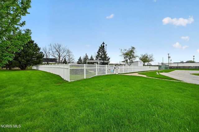 2564 W Village Drive, Toledo, OH 43614