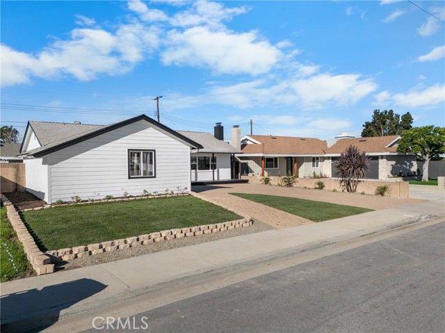 17391 Meer Circle, Huntington Beach, CA 92647