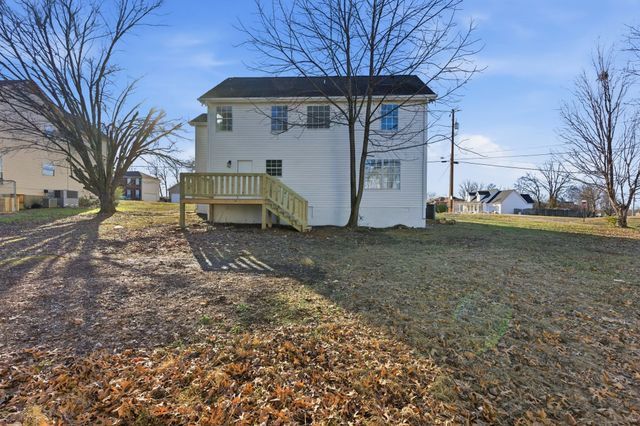 701 Rocky Ridge Cir, La Vergne, TN 37086