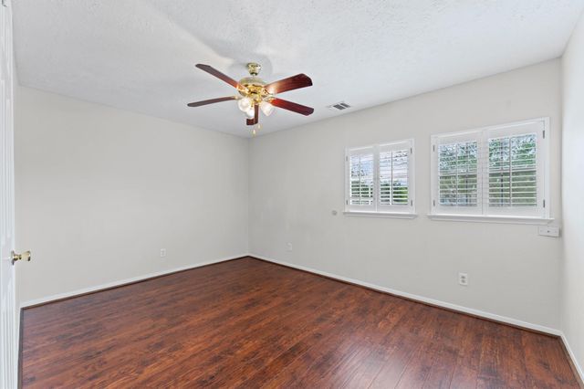 3202 Kempwood Drive, Sugar Land, TX 77479