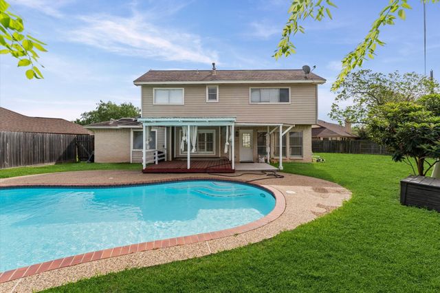 3202 Kempwood Drive, Sugar Land, TX 77479