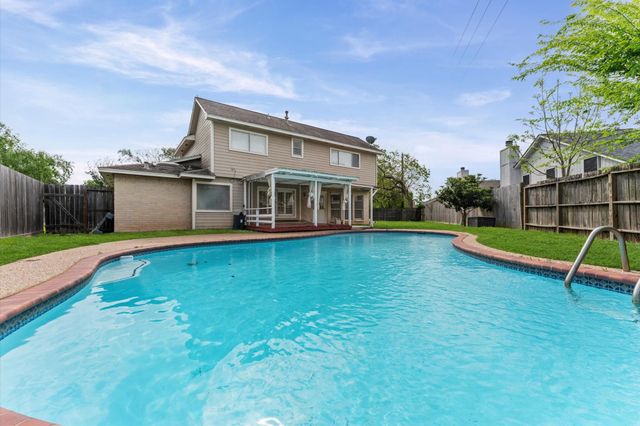 3202 Kempwood Drive, Sugar Land, TX 77479