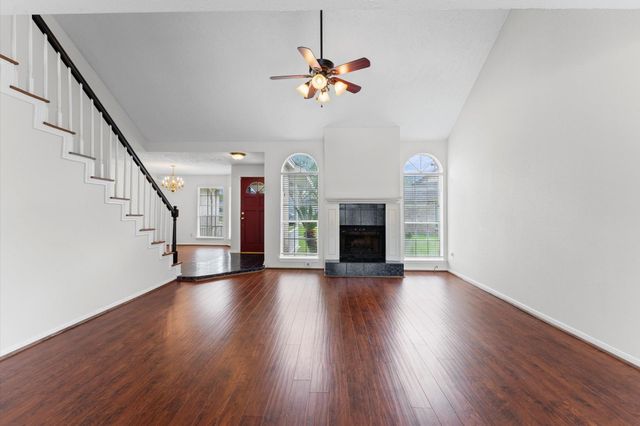 3202 Kempwood Drive, Sugar Land, TX 77479