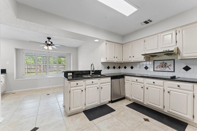 3202 Kempwood Drive, Sugar Land, TX 77479