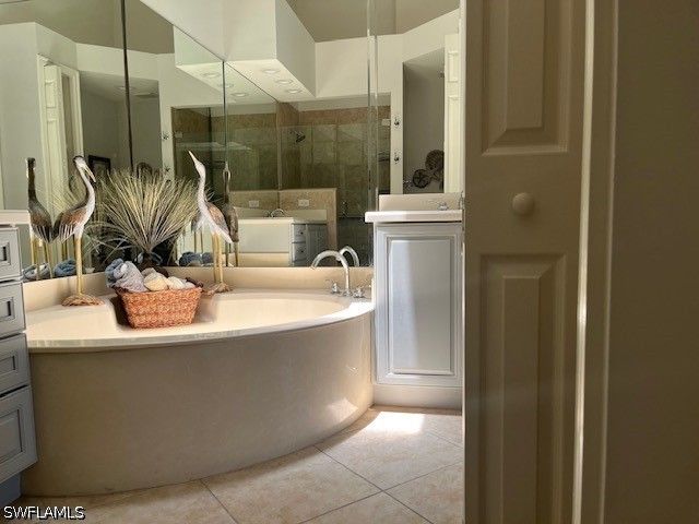 7842 Hawthorne DR 1703, Naples, FL 34113