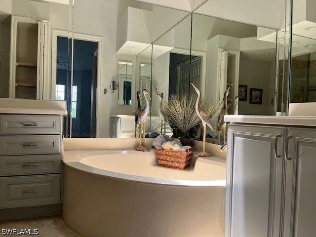 7842 Hawthorne DR 1703, Naples, FL 34113