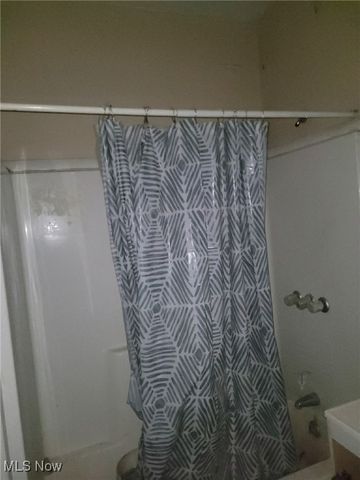 350 N Broadway, Geneva, OH 44041