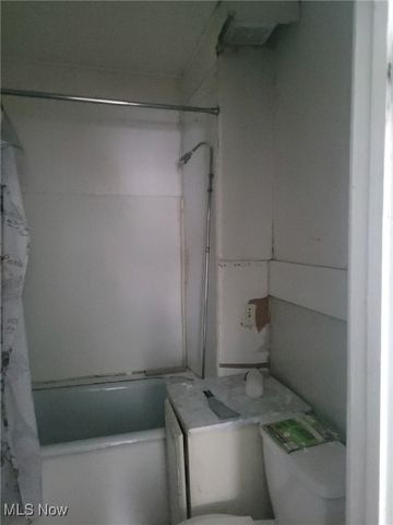 350 N Broadway, Geneva, OH 44041