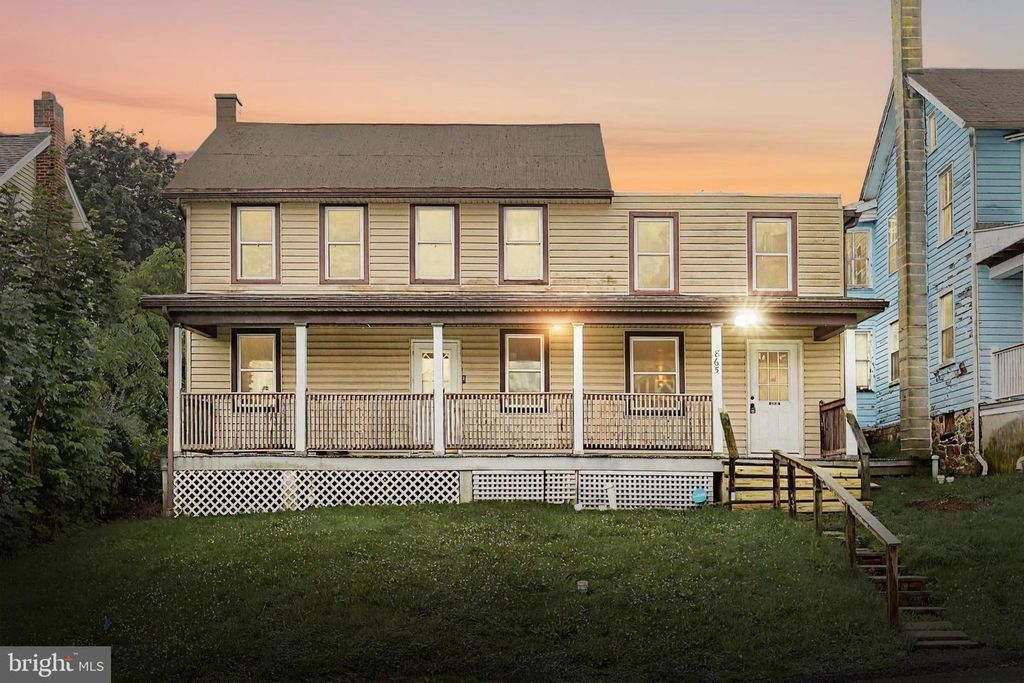 865 E MARKET ST, Mount Wolf, PA 17347