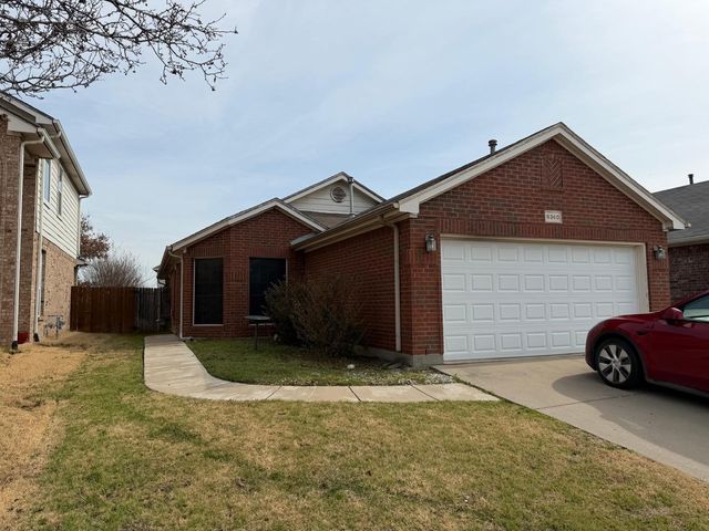 6360 Geneva Lane, Fort Worth, TX 76131