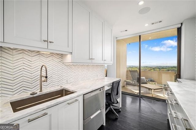2575 Peachtree Road NE 22CD, Atlanta, GA 30305