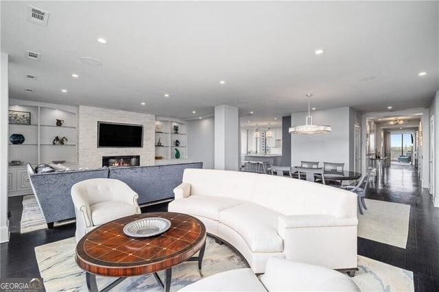 2575 Peachtree Road NE 22CD, Atlanta, GA 30305