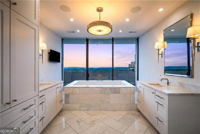 2575 Peachtree Road NE 22CD, Atlanta, GA 30305